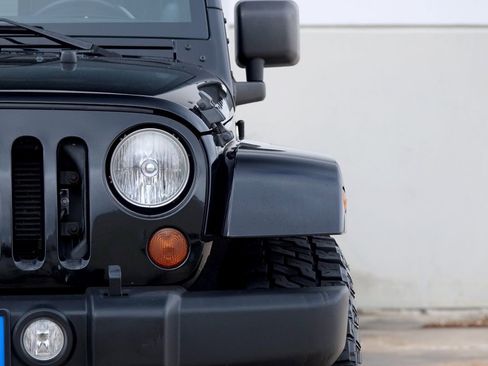 Used 2013 Jeep Wrangler Unlimited Rubicon w/ Connectivity Group image 19