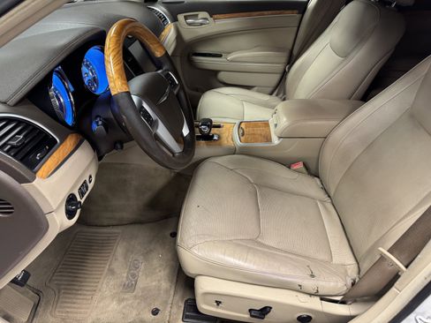 Used 2013 Chrysler 300 C image 8