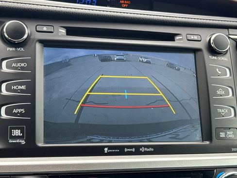 Used 2018 Toyota Highlander Limited w/ Carpet Mat Package (TMS) image 20