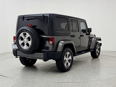 Used 2017 Jeep Wrangler Unlimited Sahara w/ Connectivity Group AWD/4WD image 5