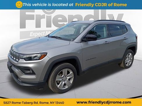Used 2022 Jeep Compass Latitude w/ Convenience Group AWD/4WD image 1