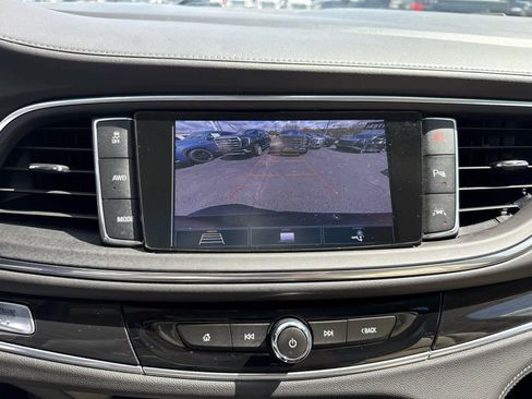 Used 2020 Buick Enclave Premium w/ Sun and Sites Package AWD/4WD image 18