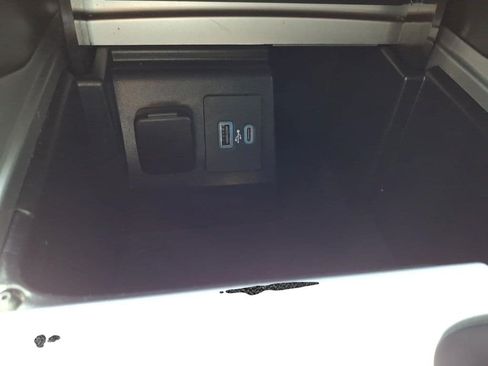 Used 2022 Ford Explorer XLT AWD/4WD image 23