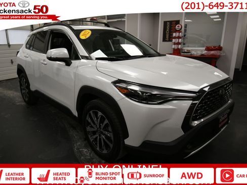 Certified 2022 Toyota Corolla Cross XLE image 1