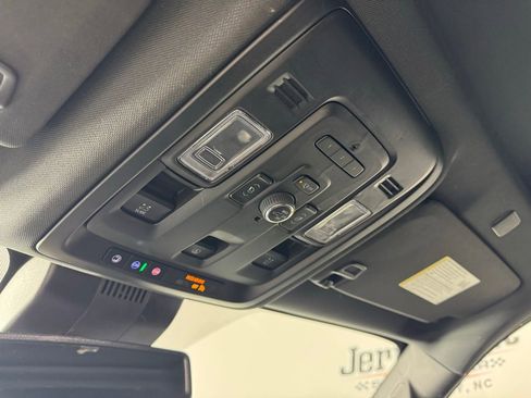 Used 2023 Chevrolet Tahoe Z71 w/ Luxury Package image 23