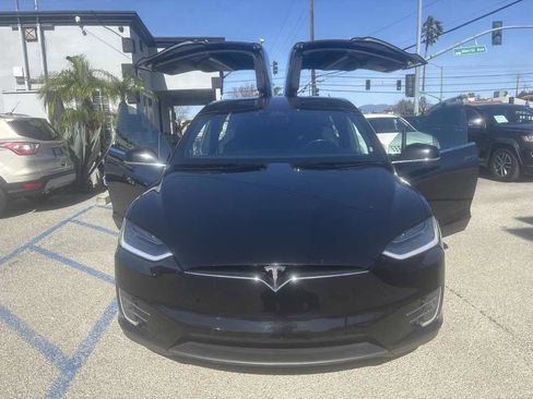 Used 2018 Tesla Model X 75D image 29