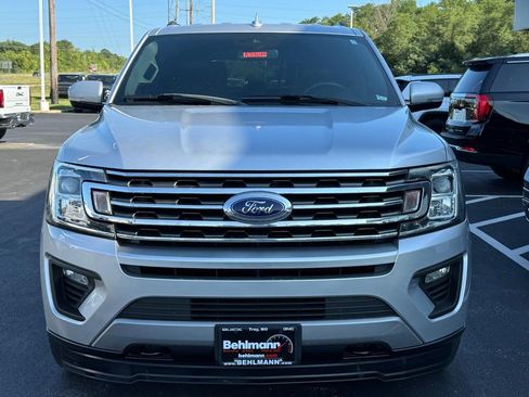 Used 2019 Ford Expedition XLT w/ Equipment Group 202A AWD/4WD image 12
