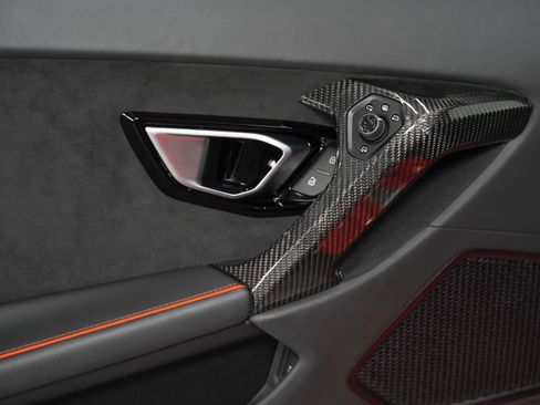 Used 2020 Lamborghini Huracan EVO RWD image 42