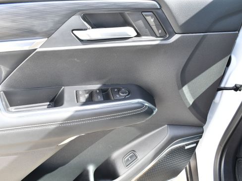 Used 2025 GMC Acadia Elevation w/ Elevation Premium Package image 13