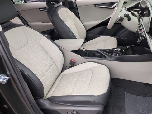 Used 2024 Kia Niro Wave image 28