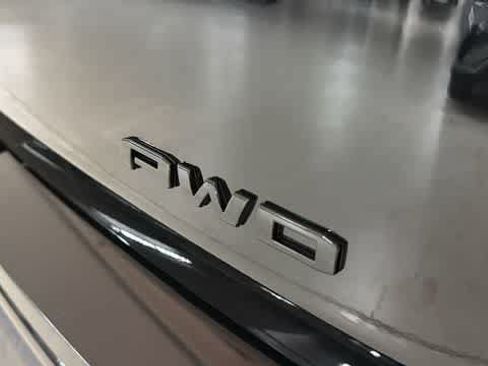 Used 2024 GMC Terrain SLE w/ Elevation Edition AWD/4WD image 10
