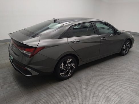 Used 2025 Hyundai Elantra Sport FWD image 10