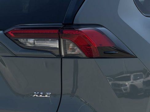 Used 2019 Toyota RAV4 XLE Premium FWD image 10