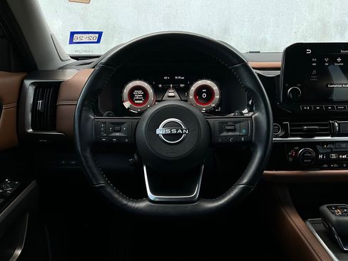 Used 2023 Nissan Pathfinder Platinum image 40