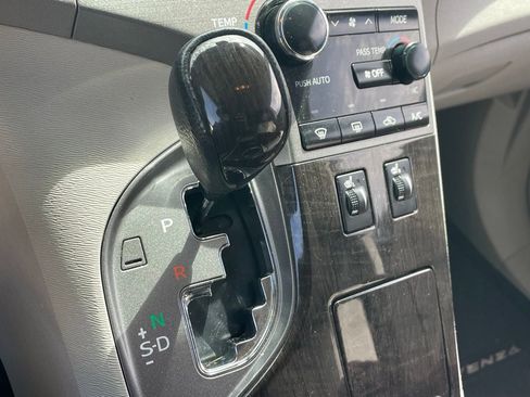 Used 2013 Toyota Venza Limited w/ Tow Prep Pkg AWD/4WD image 9