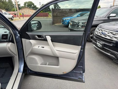 Used 2012 Toyota Highlander FWD w/ Tech Pkg image 15