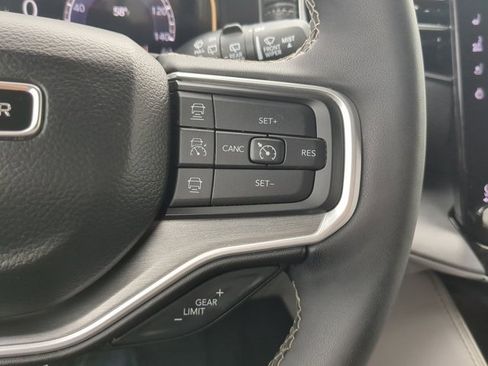 Used 2025 Jeep Wagoneer Series III w/ Premium Group I image 27