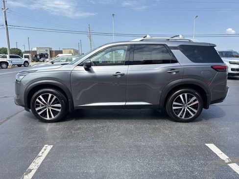 Certified 2025 Nissan Pathfinder Platinum w/ Cargo Package AWD/4WD image 14