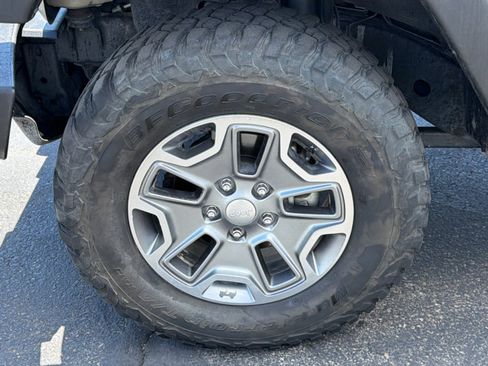 Used 2018 Jeep Wrangler Rubicon w/ Power Convenience Group AWD/4WD image 9