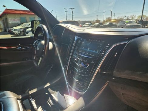 Used 2020 Cadillac Escalade Platinum image 9