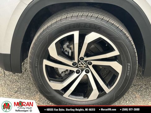 Used 2023 Volkswagen Atlas Cross Sport SEL AWD/4WD image 9