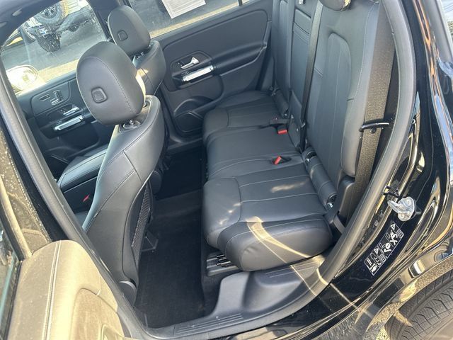 Used 2023 Mercedes-Benz GLB 250 4MATIC w/ Premium Package image 26