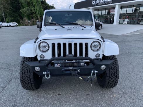 Used 2017 Jeep Wrangler Unlimited Sahara w/ Connectivity Group image 10