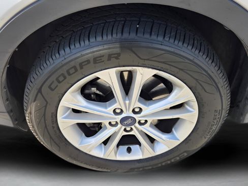 Used 2018 Ford Escape SE image 10