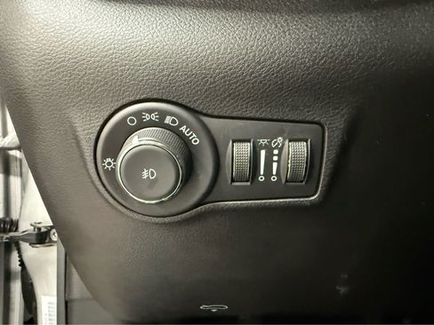 Used 2025 Jeep Compass Limited AWD/4WD image 25