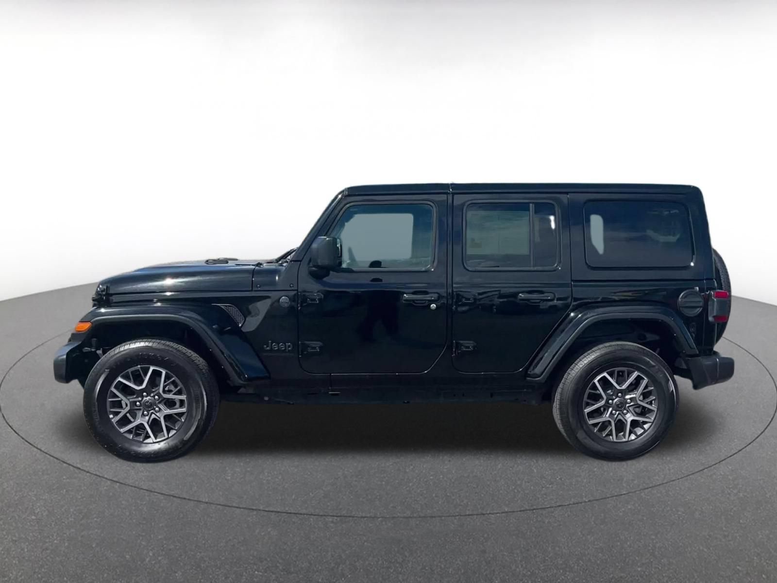 Used 2025 Jeep Wrangler Unlimited Sahara AWD/4WD image 7