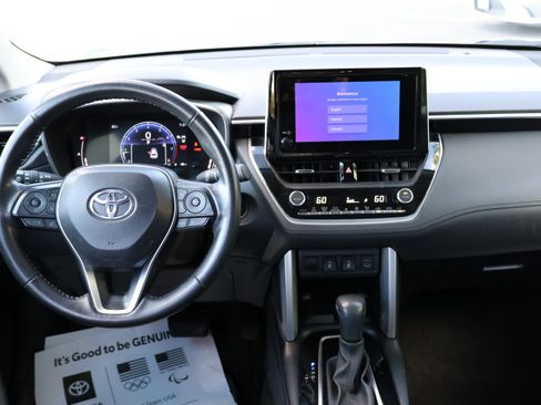 Certified 2024 Toyota Corolla Cross XLE FWD image 27