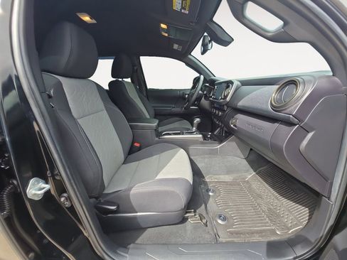 Used 2022 Toyota Tacoma TRD Sport w/ Black Out Package (TMS) image 15