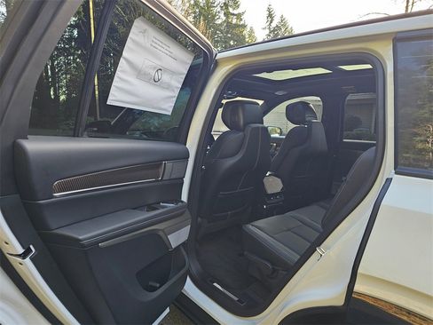 New 2026 Cadillac Vistiq Sport image 11