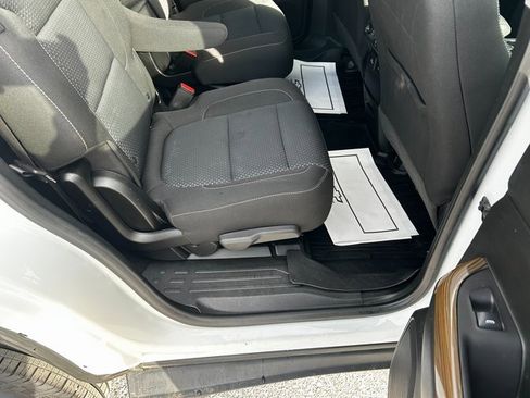 Used 2021 GMC Acadia SLE image 46