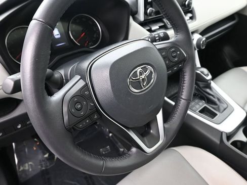 Used 2021 Toyota RAV4 XLE Premium image 25