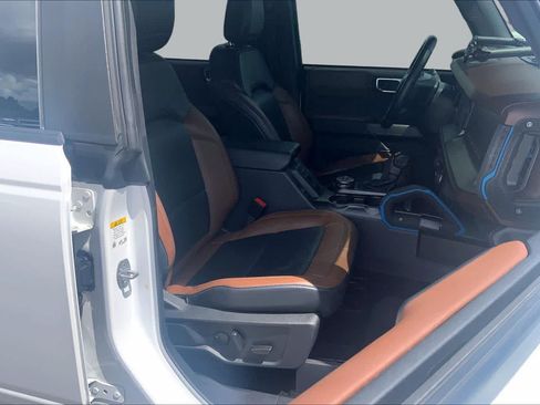 Used 2023 Ford Bronco Outer Banks w/ Sasquatch Package AWD/4WD image 9