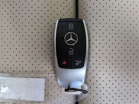 Used 2021 Mercedes-Benz GLC 300 4MATIC image 38