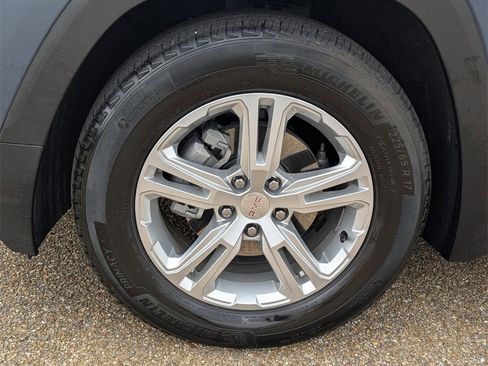 Used 2024 GMC Terrain SLE image 9