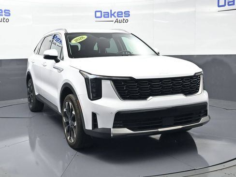 Certified 2026 Kia Sorento EX AWD/4WD image 2