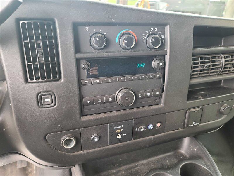 Used 2017 Chevrolet Express 2500 RWD image 24