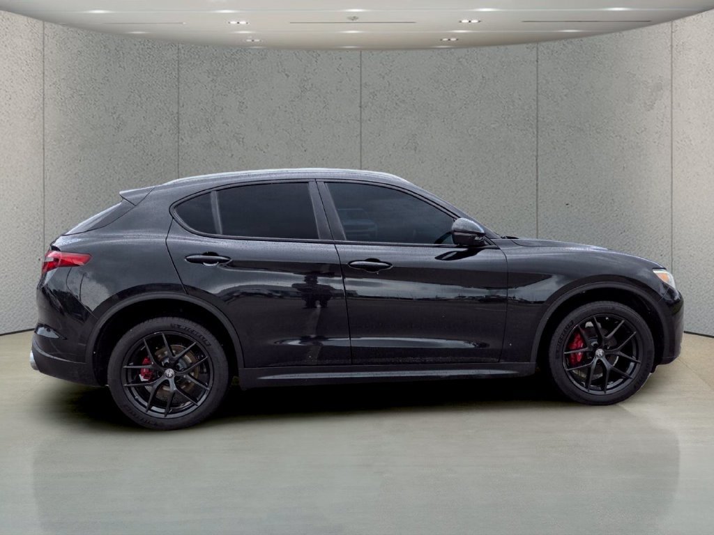 Used 2019 Alfa Romeo Stelvio Ti Lusso w/ Quick Order Package 22X Lusso AWD/4WD image 4