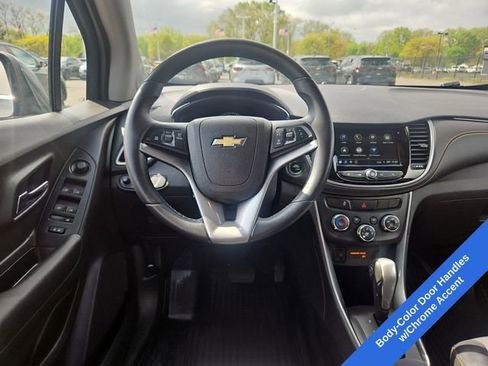 Used 2018 Chevrolet Trax LT w/ LT Convenience Package FWD image 14