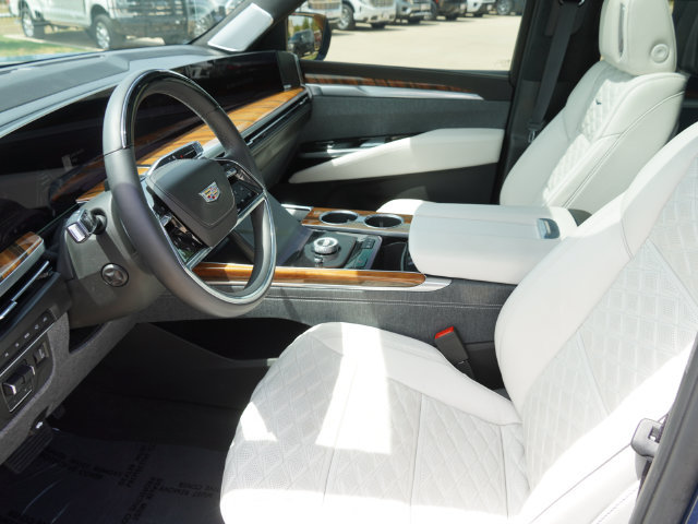 Used 2025 Cadillac Escalade Sport Platinum w/ LPO, ONYX Package AWD/4WD image 5