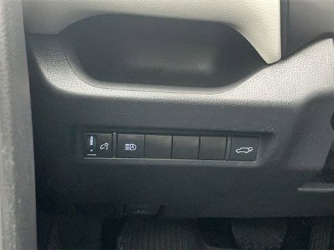 Used 2022 Toyota RAV4 XLE image 32
