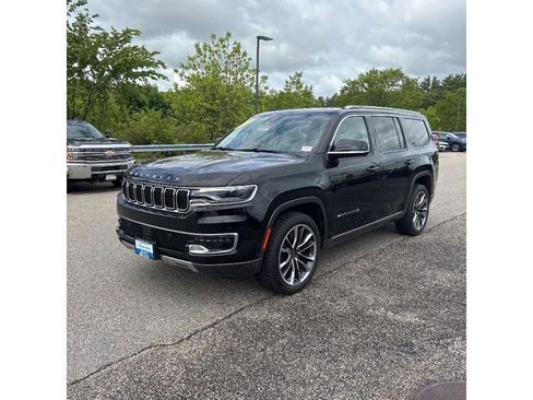 Used 2022 Jeep Wagoneer Series III w/ Premium Group I AWD/4WD image 2