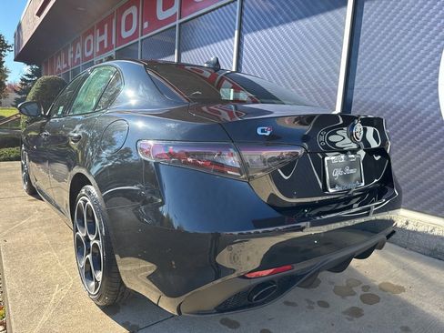 New 2025 Alfa Romeo Giulia AWD image 11