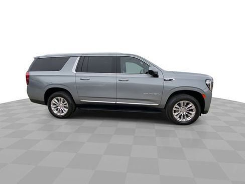Used 2023 GMC Yukon XL SLT AWD/4WD image 3