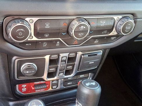 Used 2024 Jeep Wrangler Unlimited Rubicon image 15