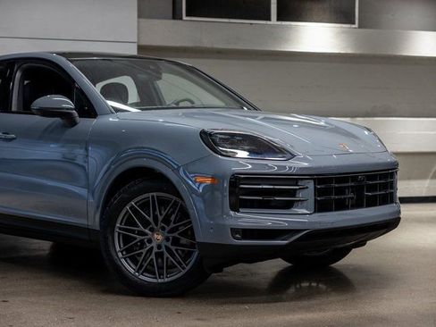 Certified 2025 Porsche Cayenne Coupe AWD/4WD image 12