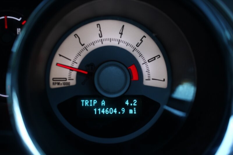 Used 2010 Ford Mustang Premium RWD image 6